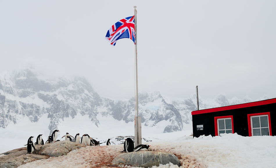 Der Antarktisvertrag regelt genau die Schutzbestimmungen an den einzelnen Landeorte wie Port Lockroy. Dadurch steigen die Biodiversität und die Populationen, was wiederum attraktiver für Touristen ist. Bild: Michael Wenger