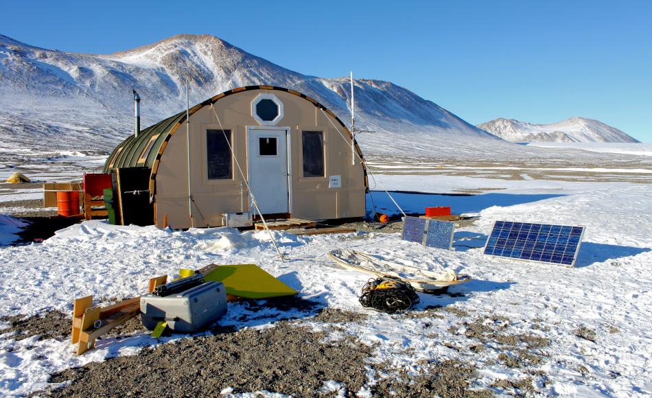 Feldlager am Fryxellsee in den McMurdo TrockentÃ¤lern in der Antarktis (Foto: Eli Duke, via Wikipedia).