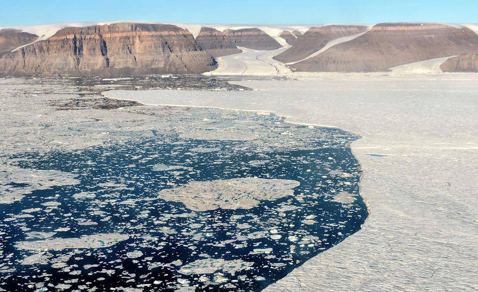 Der Petermann-Gletscher im Nordwesten GrÃ¶nlands hat in der Vergangenheit immer wieder grosse Eisberge produziert. Seine 18 km breite Gletscherzunge ist eine der wenigen, die noch schwimmen und nicht bereits aufliegen. Bild Andreas Muenchow