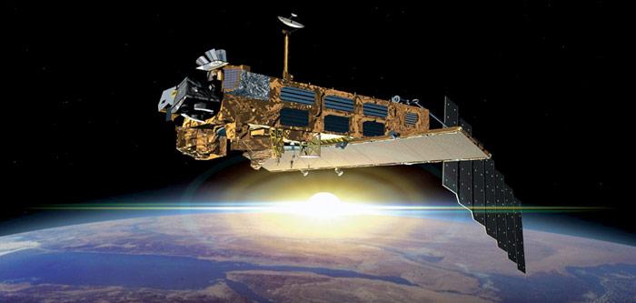 «Envisat» wurde am 1. März 2002 gestartet und sollte ursprünglich bis 2007 seinen Dienst verrichten. Am 8. April 2012, nach mehr als der doppelten ursprünglich veranschlagten Lebensdauer von fünf Jahren, fiel der Satellit aus.