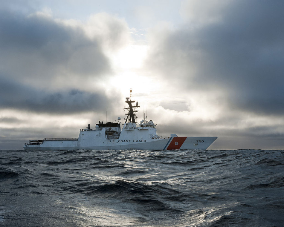 Mehrere arktische Nationen haben sich für ein Fischereiverbot in ihren EEZ ausgesprochen. Darunter auch die USA entlang der Küste Alaskas. Schiffe der Küstenwache sollen dieses Moratorium überwachen.
