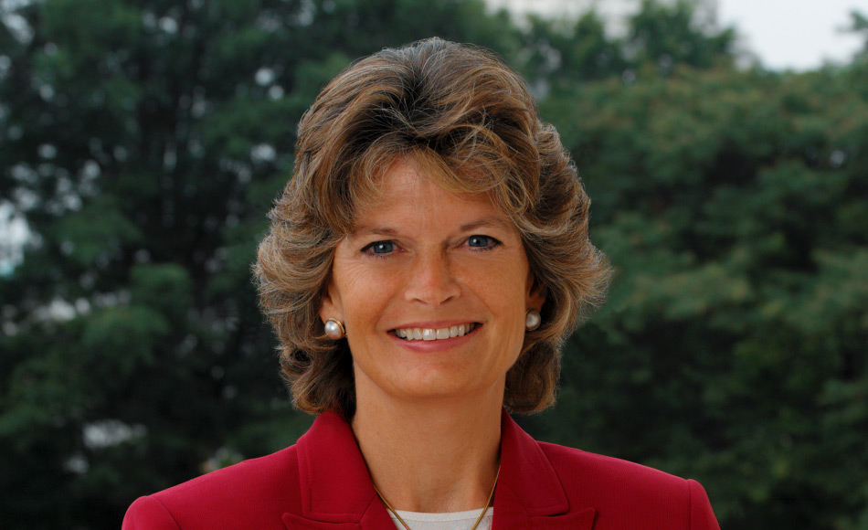 Senatorin Lisa Murkowski (Republikanerin) wurde 2002 als Nachfolgerin ihres Vaters in den Senat gewÃ¤hlt und wurde 2004 und 2010 wiedergewÃ¤hlt. Ihre politische Position gilt als moderat und sie gilt als Verfechterin eines stÃ¤rkeren US-Engagements in der Arktis. Bild: Wikipedia